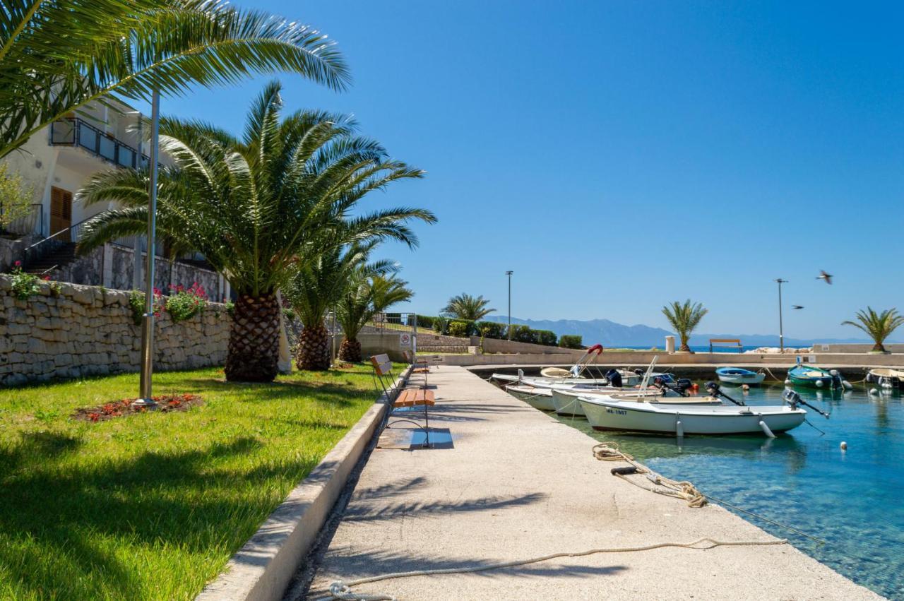 Apartments Ivica - Beachfront Drvenik  Esterno foto