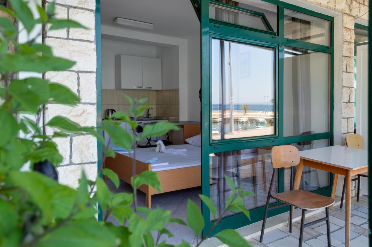 Apartments Ivica - Beachfront Drvenik  Esterno foto