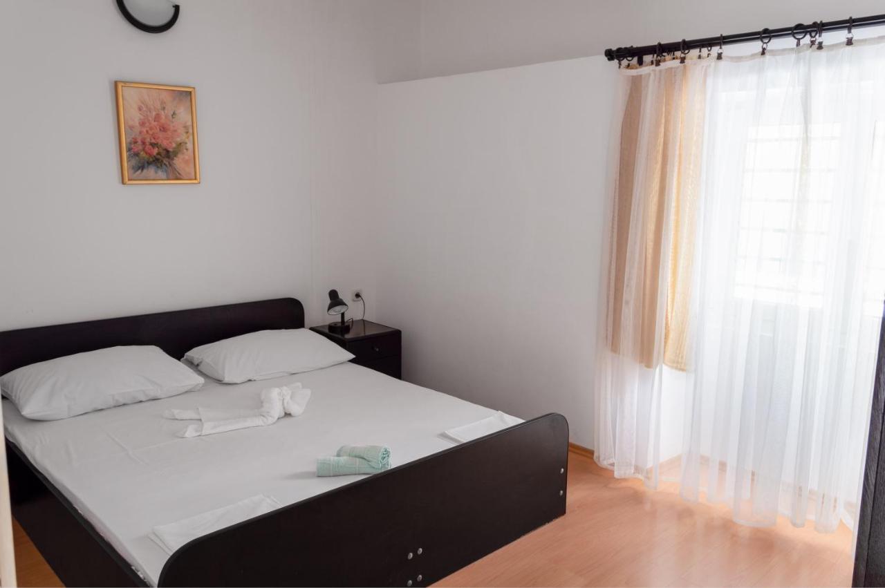 Apartments Ivica - Beachfront Drvenik  Esterno foto